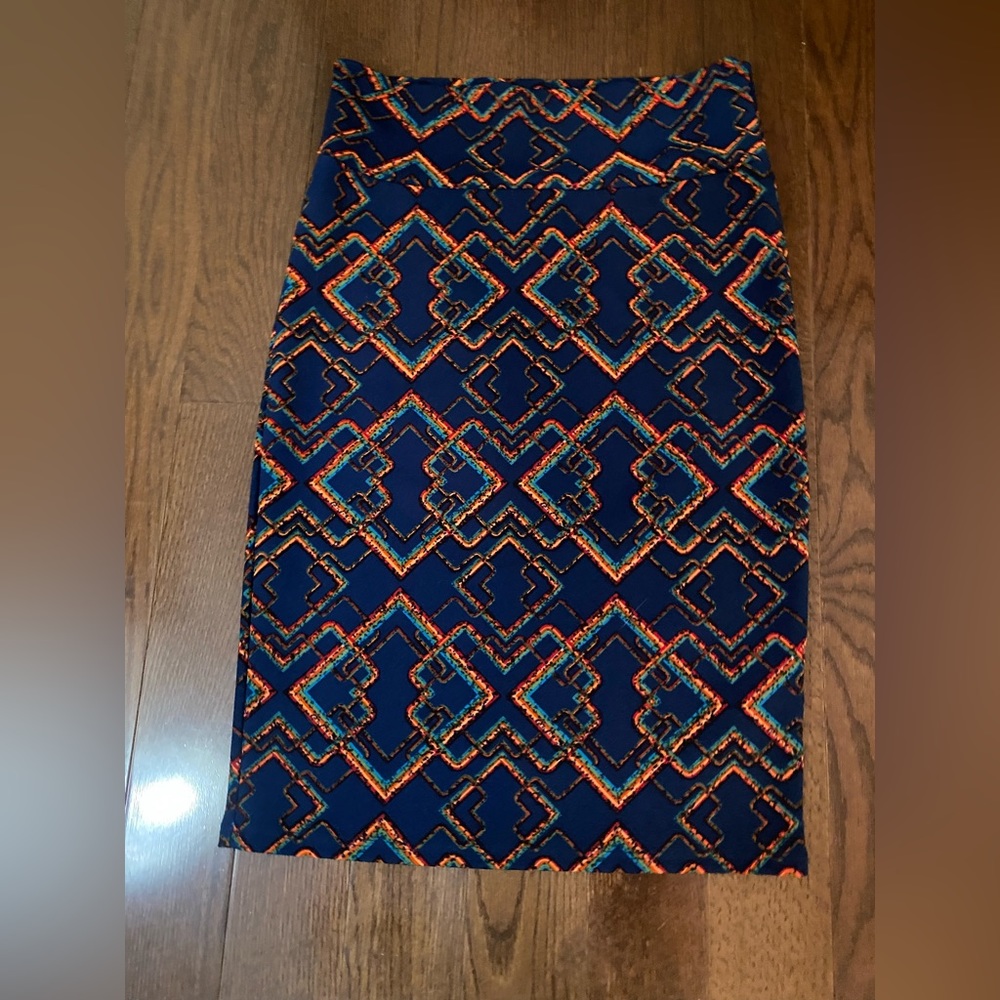 Woman’s LuLaRoe skirt